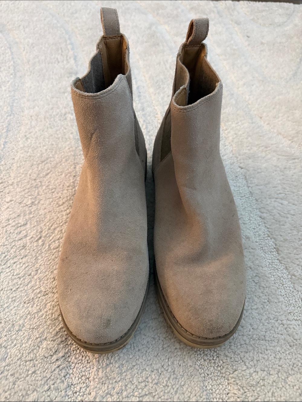 Crown Vintage Suede Chelsea Ankle Boots in Taupe Size 8